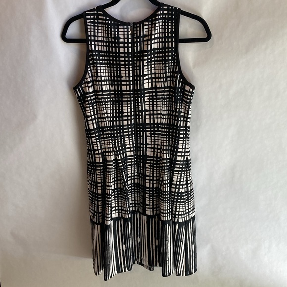 Womens Vince Camuto Black White Sleeveless Fit and Flare Scuba Dress 10 - Picture 8 of 8